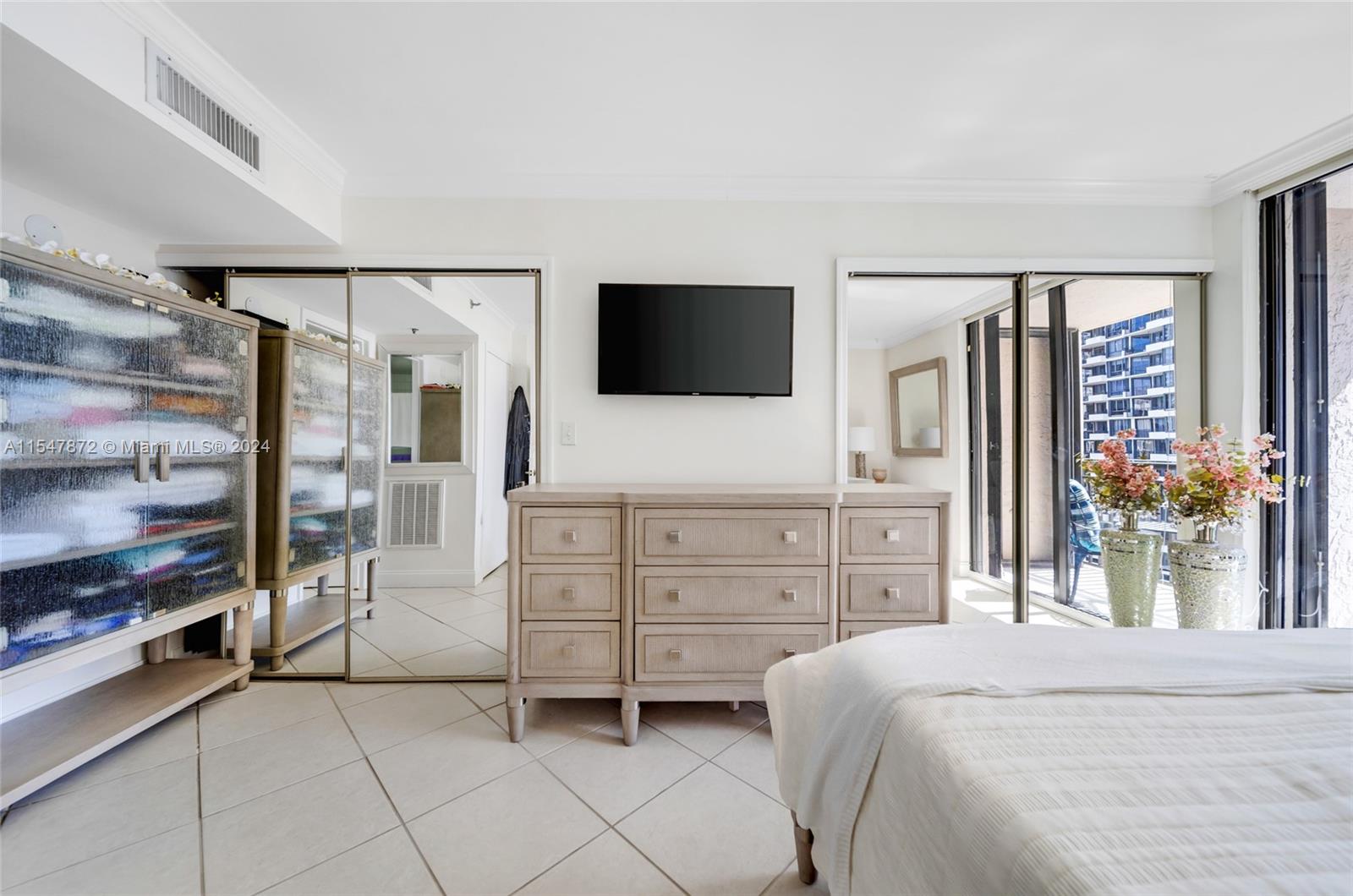 540 E Brickell Key Dr 1401, Miami, Florida 33131, 1 Bedroom Bedrooms, ,1 BathroomBathrooms,Residentiallease,For Rent,540 E Brickell Key Dr 1401,A11547872