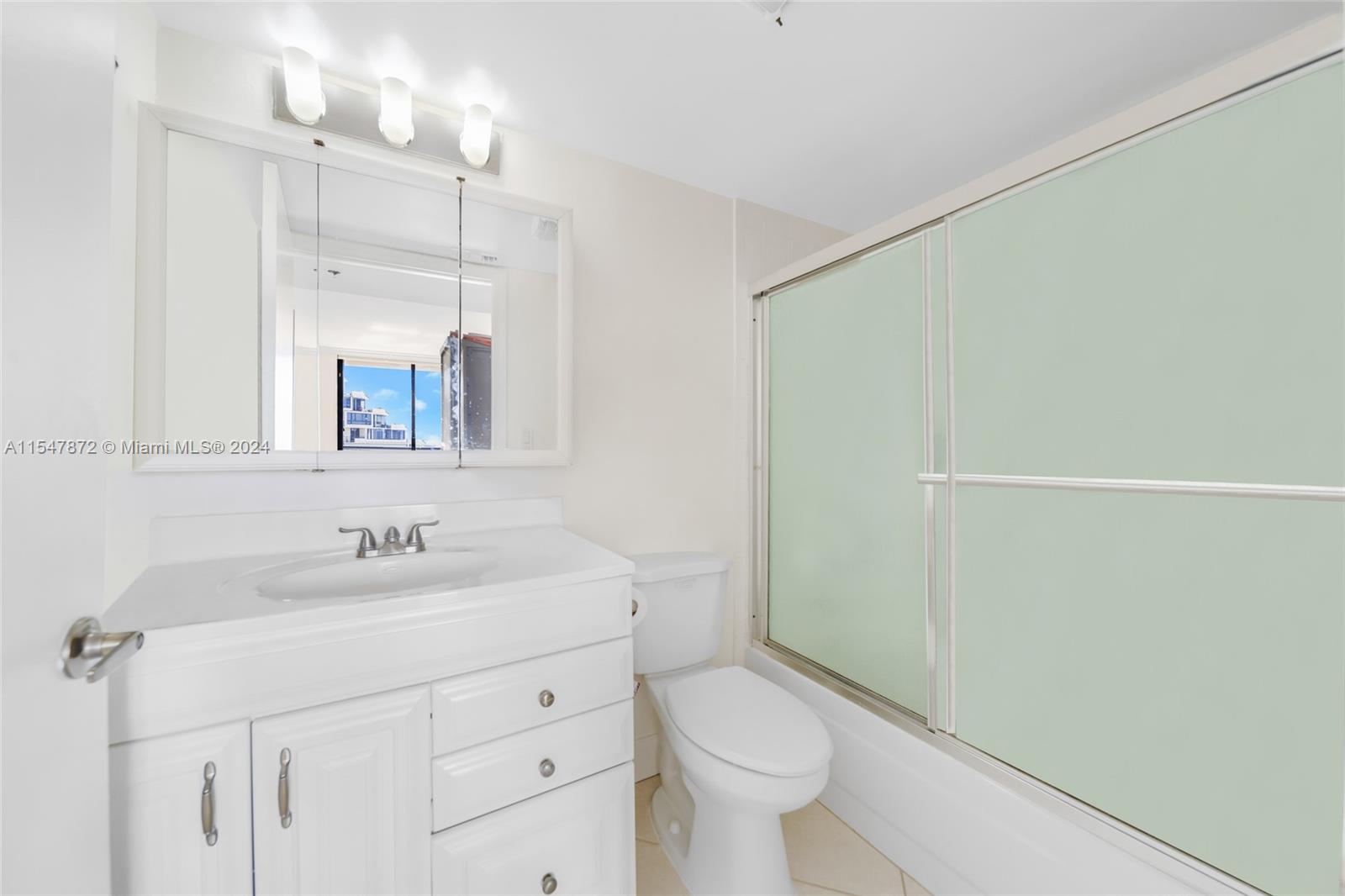 540 E Brickell Key Dr 1401, Miami, Florida 33131, 1 Bedroom Bedrooms, ,1 BathroomBathrooms,Residentiallease,For Rent,540 E Brickell Key Dr 1401,A11547872