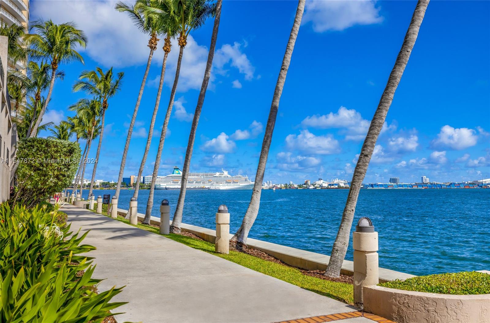 540 E Brickell Key Dr 1401, Miami, Florida 33131, 1 Bedroom Bedrooms, ,1 BathroomBathrooms,Residentiallease,For Rent,540 E Brickell Key Dr 1401,A11547872