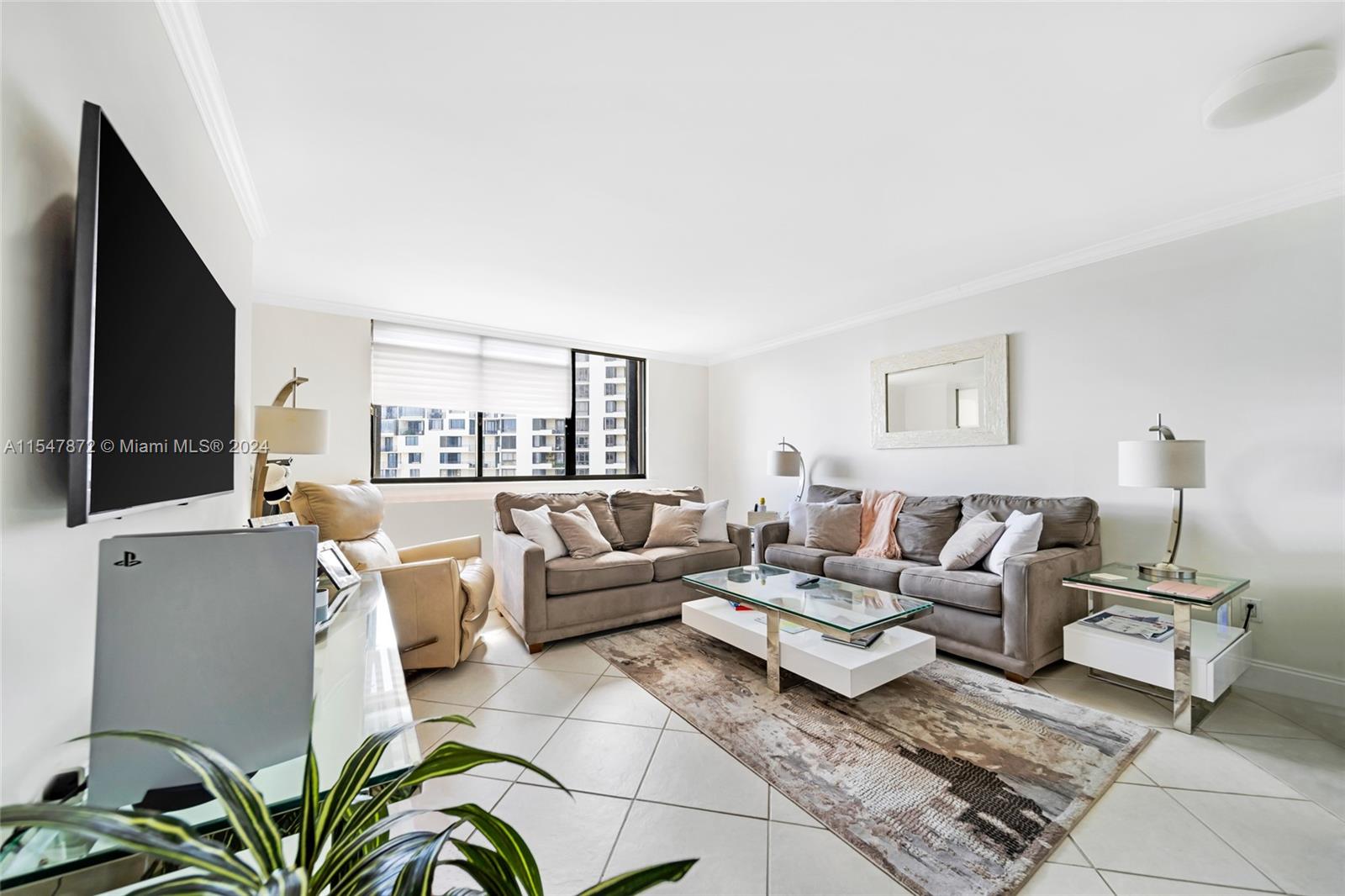 540 E Brickell Key Dr 1401, Miami, Florida 33131, 1 Bedroom Bedrooms, ,1 BathroomBathrooms,Residentiallease,For Rent,540 E Brickell Key Dr 1401,A11547872