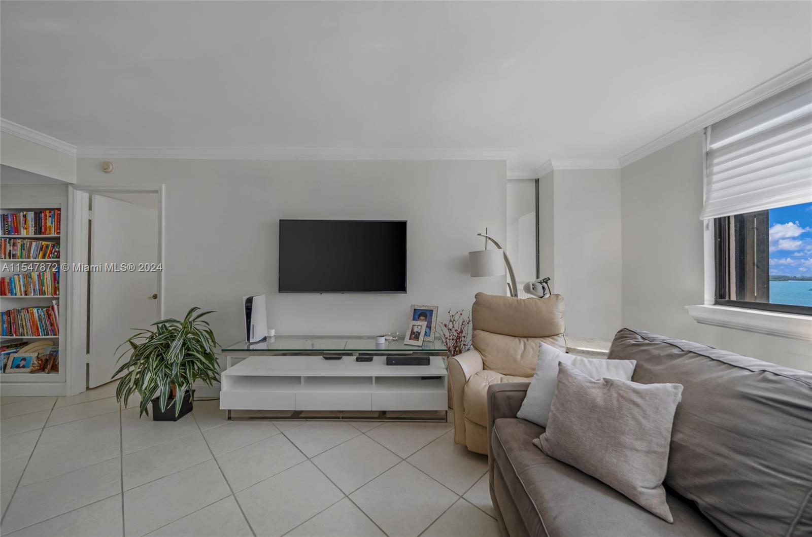 540 E Brickell Key Dr 1401, Miami, Florida 33131, 1 Bedroom Bedrooms, ,1 BathroomBathrooms,Residentiallease,For Rent,540 E Brickell Key Dr 1401,A11547872