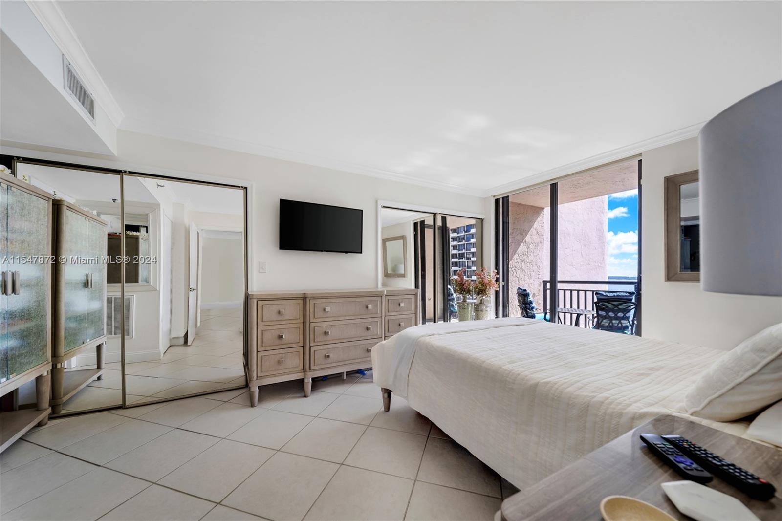 540 E Brickell Key Dr 1401, Miami, Florida 33131, 1 Bedroom Bedrooms, ,1 BathroomBathrooms,Residentiallease,For Rent,540 E Brickell Key Dr 1401,A11547872