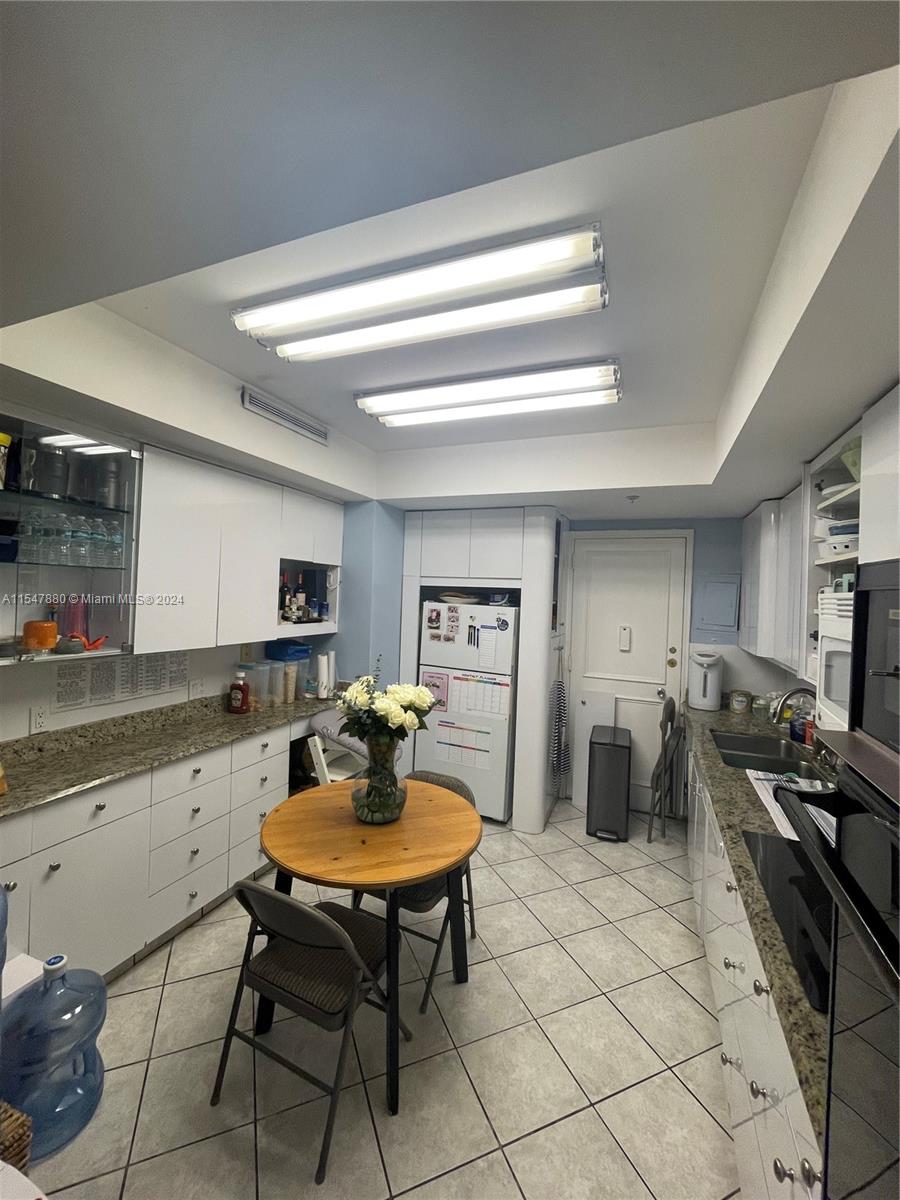 5055 Collins Ave 2K, Miami Beach, Florida 33140, 2 Bedrooms Bedrooms, ,2 BathroomsBathrooms,Residentiallease,For Rent,5055 Collins Ave 2K,A11547880