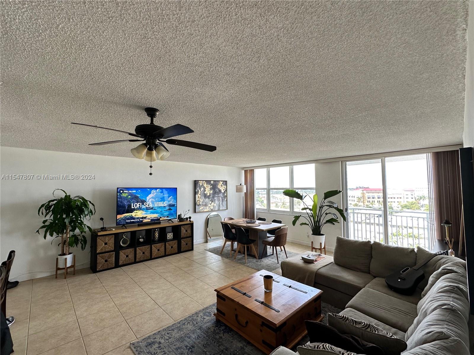 Apartamento à Venda em North Miami, FL