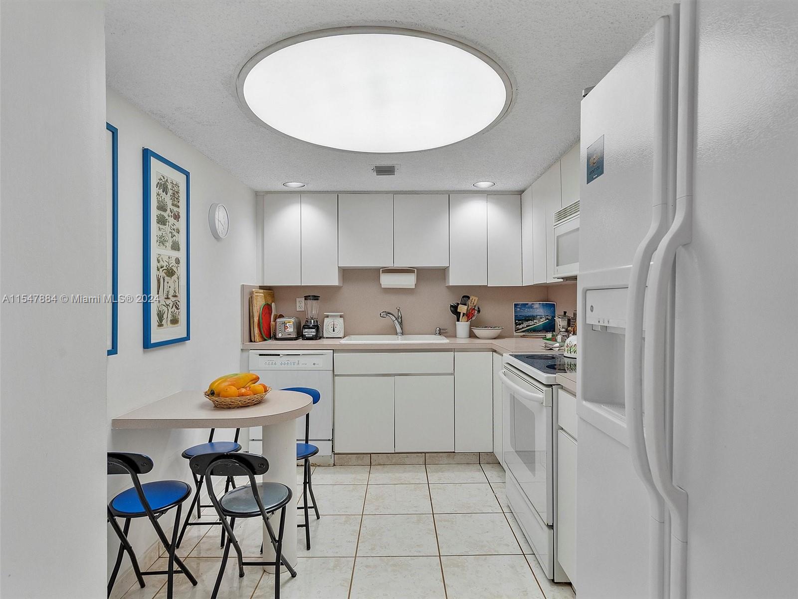 5415 Collins Ave 403, Miami Beach, Florida 33140, 3 Bedrooms Bedrooms, ,3 BathroomsBathrooms,Residential,For Sale,5415 Collins Ave 403,A11547884