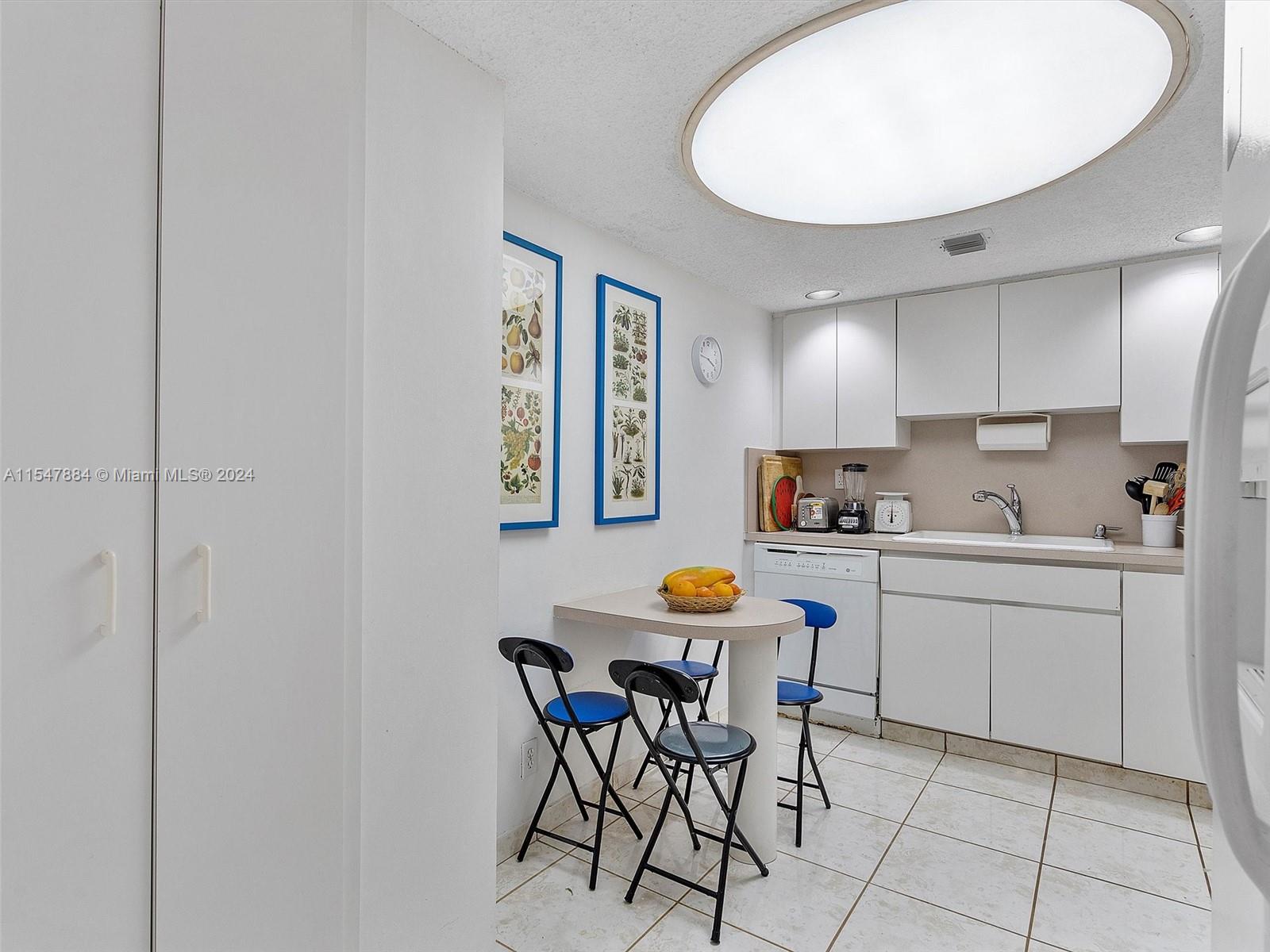 5415 Collins Ave 403, Miami Beach, Florida 33140, 3 Bedrooms Bedrooms, ,3 BathroomsBathrooms,Residential,For Sale,5415 Collins Ave 403,A11547884