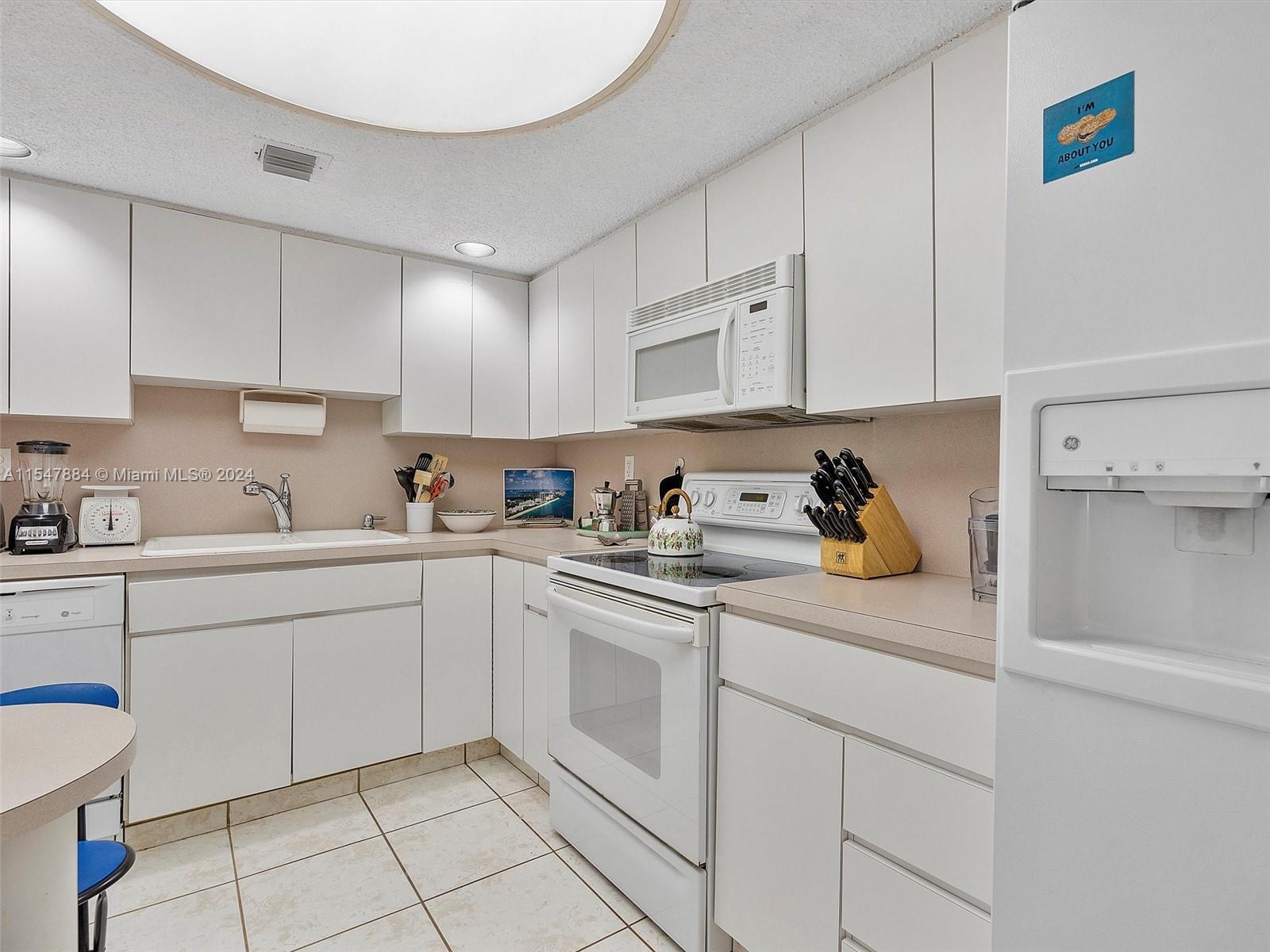 5415 Collins Ave 403, Miami Beach, Florida 33140, 3 Bedrooms Bedrooms, ,3 BathroomsBathrooms,Residential,For Sale,5415 Collins Ave 403,A11547884