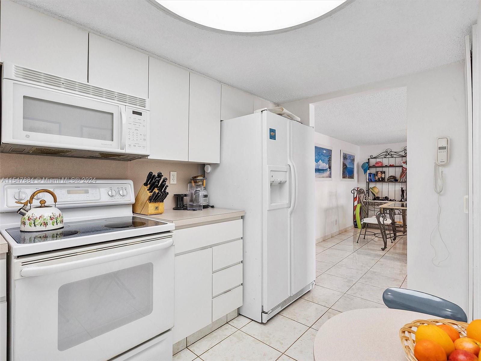 5415 Collins Ave 403, Miami Beach, Florida 33140, 3 Bedrooms Bedrooms, ,3 BathroomsBathrooms,Residential,For Sale,5415 Collins Ave 403,A11547884