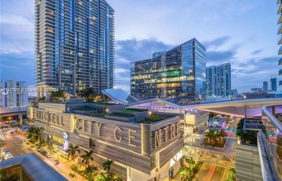 1 Block to City Centre Shopping