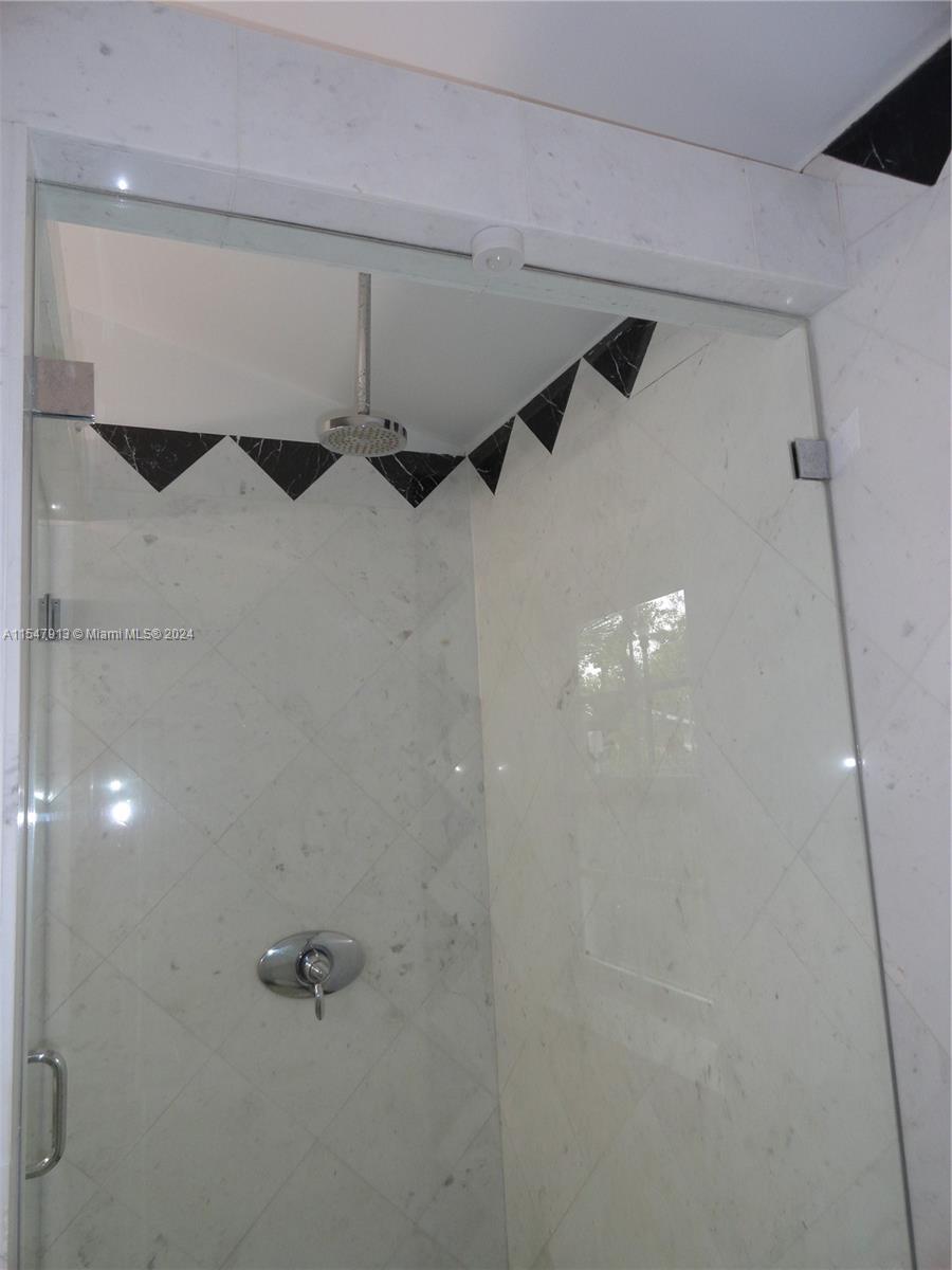 OVERHEAD CEILING RAIN SHOWER