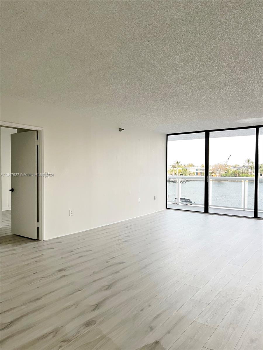 20515 E Country Club Dr 245, Aventura, Florida 33180, 2 Bedrooms Bedrooms, ,2 BathroomsBathrooms,Residential,For Sale,20515 E Country Club Dr 245,A11547927