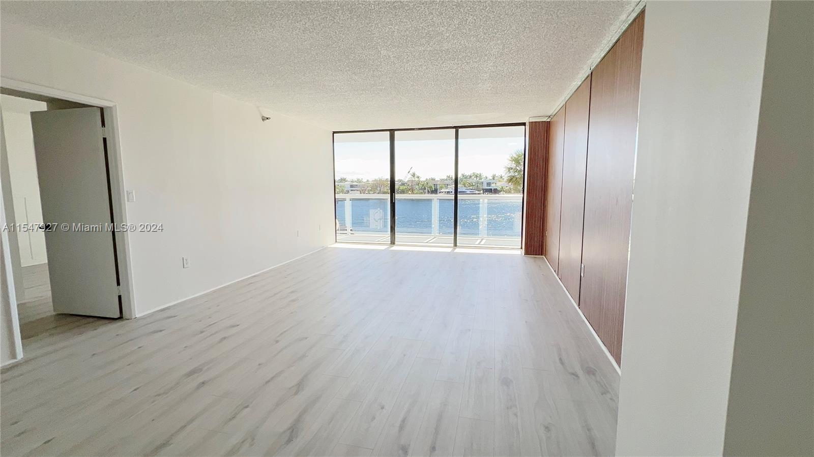 20515 E Country Club Dr 245, Aventura, Florida 33180, 2 Bedrooms Bedrooms, ,2 BathroomsBathrooms,Residential,For Sale,20515 E Country Club Dr 245,A11547927