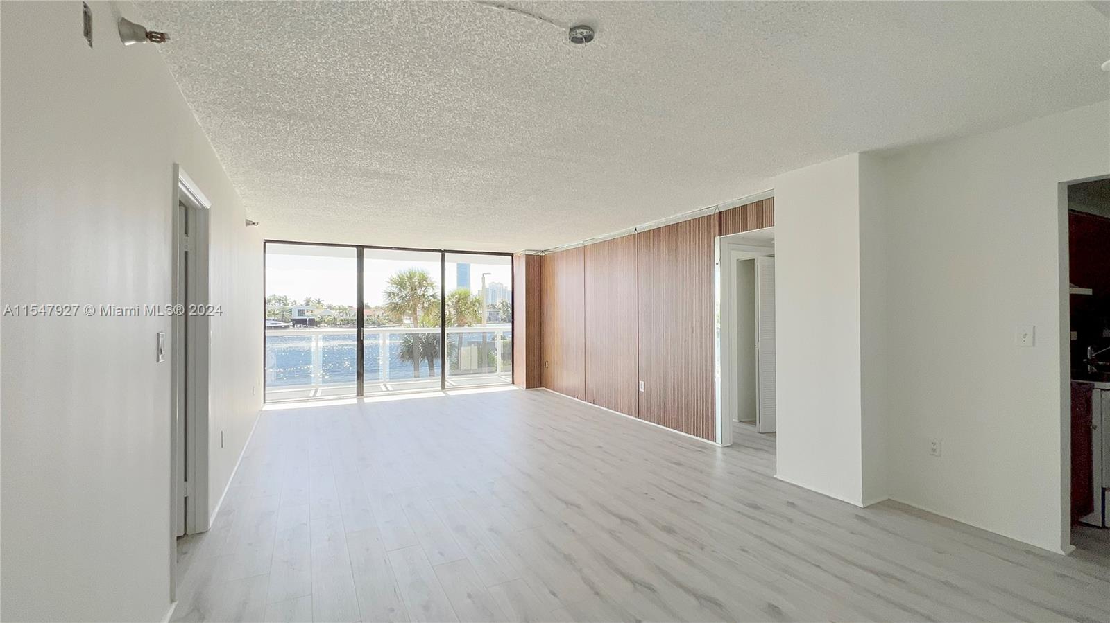 20515 E Country Club Dr 245, Aventura, Florida 33180, 2 Bedrooms Bedrooms, ,2 BathroomsBathrooms,Residential,For Sale,20515 E Country Club Dr 245,A11547927