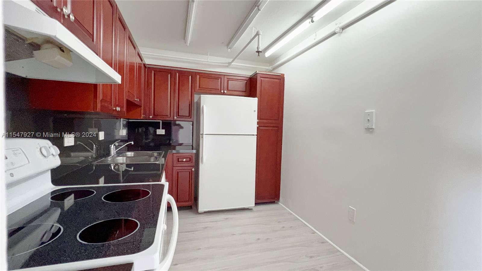 20515 E Country Club Dr 245, Aventura, Florida 33180, 2 Bedrooms Bedrooms, ,2 BathroomsBathrooms,Residential,For Sale,20515 E Country Club Dr 245,A11547927