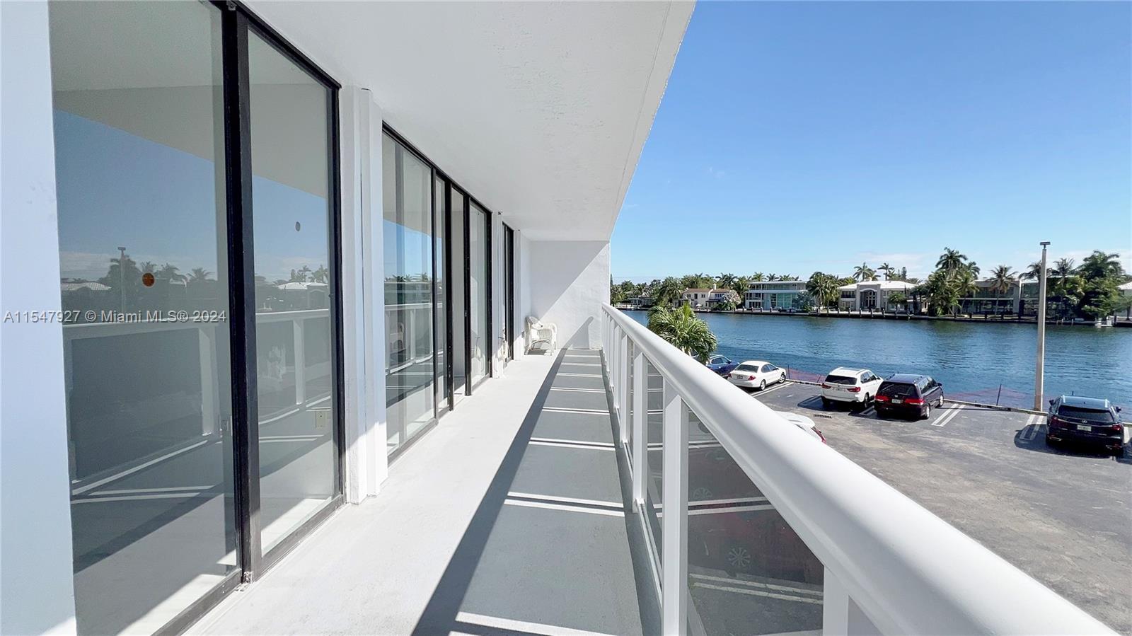 20515 E Country Club Dr 245, Aventura, Florida 33180, 2 Bedrooms Bedrooms, ,2 BathroomsBathrooms,Residential,For Sale,20515 E Country Club Dr 245,A11547927