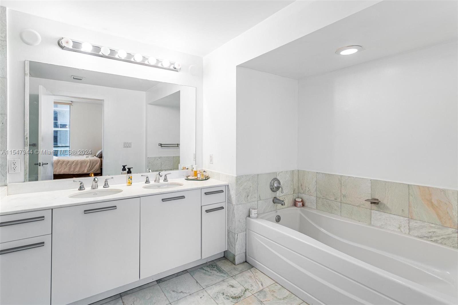1060 Brickell Ave 1717, Miami, Florida 33131, 2 Bedrooms Bedrooms, ,2 BathroomsBathrooms,Residential,For Sale,1060 Brickell Ave 1717,A11547944