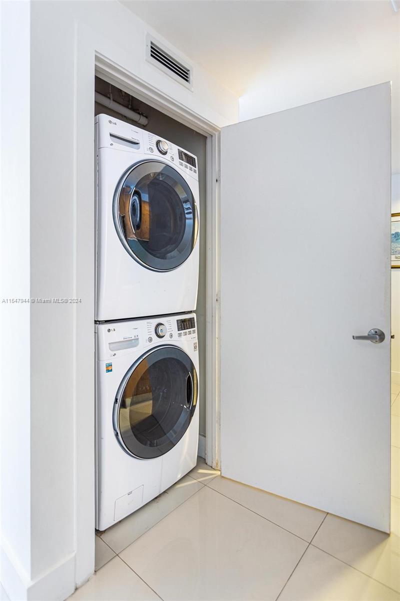1060 Brickell Ave 1717, Miami, Florida 33131, 2 Bedrooms Bedrooms, ,2 BathroomsBathrooms,Residential,For Sale,1060 Brickell Ave 1717,A11547944
