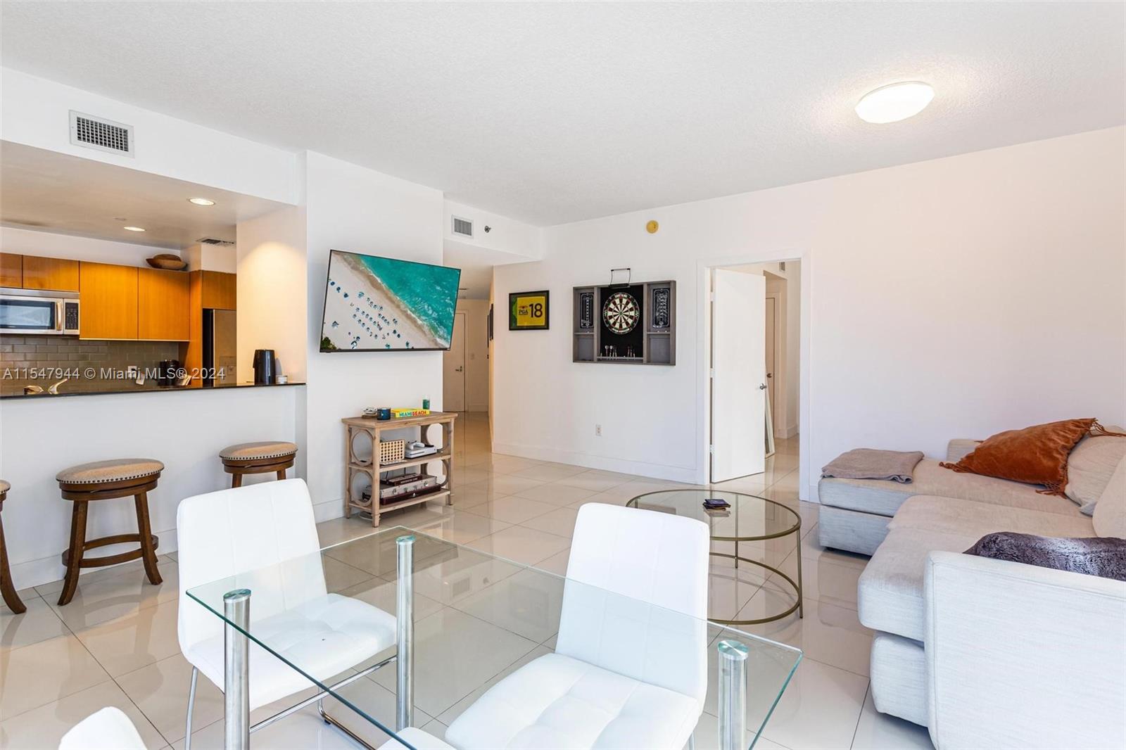 1060 Brickell Ave 1717, Miami, Florida 33131, 2 Bedrooms Bedrooms, ,2 BathroomsBathrooms,Residential,For Sale,1060 Brickell Ave 1717,A11547944
