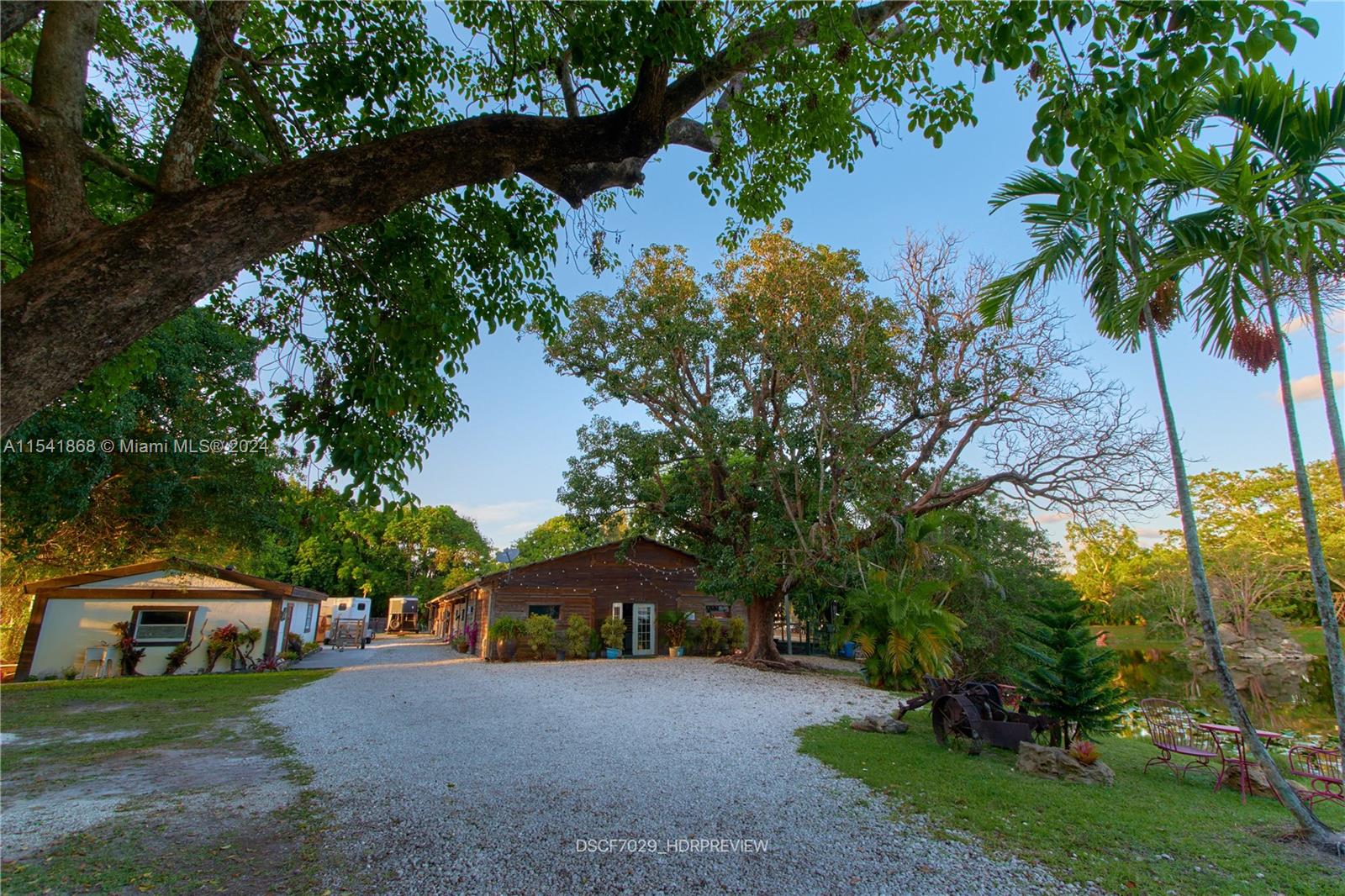 14101 Luray Rd, Southwest Ranches, FL, 33330 United States, 5 Bedrooms Bedrooms, ,4 BathroomsBathrooms,Residential,For Sale,Luray Rd,A11541868