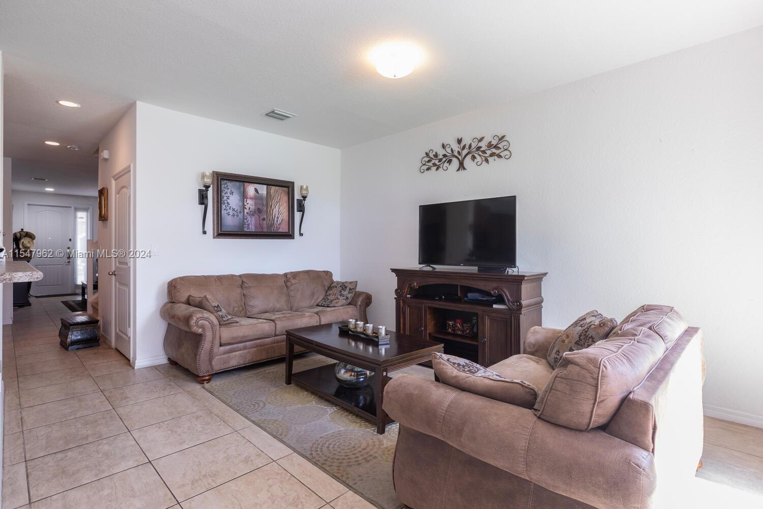 629 NE 33 Ter, Homestead, Florida 33033, 3 Bedrooms Bedrooms, ,2 BathroomsBathrooms,Residential,For Sale,629 NE 33 Ter,A11547962