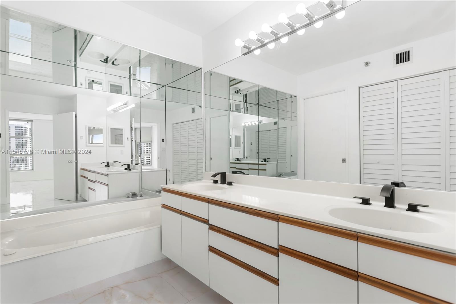 19195 NE 36th Ct 2203, Aventura, Florida 33180, 2 Bedrooms Bedrooms, ,2 BathroomsBathrooms,Residentiallease,For Rent,19195 NE 36th Ct 2203,A11546778