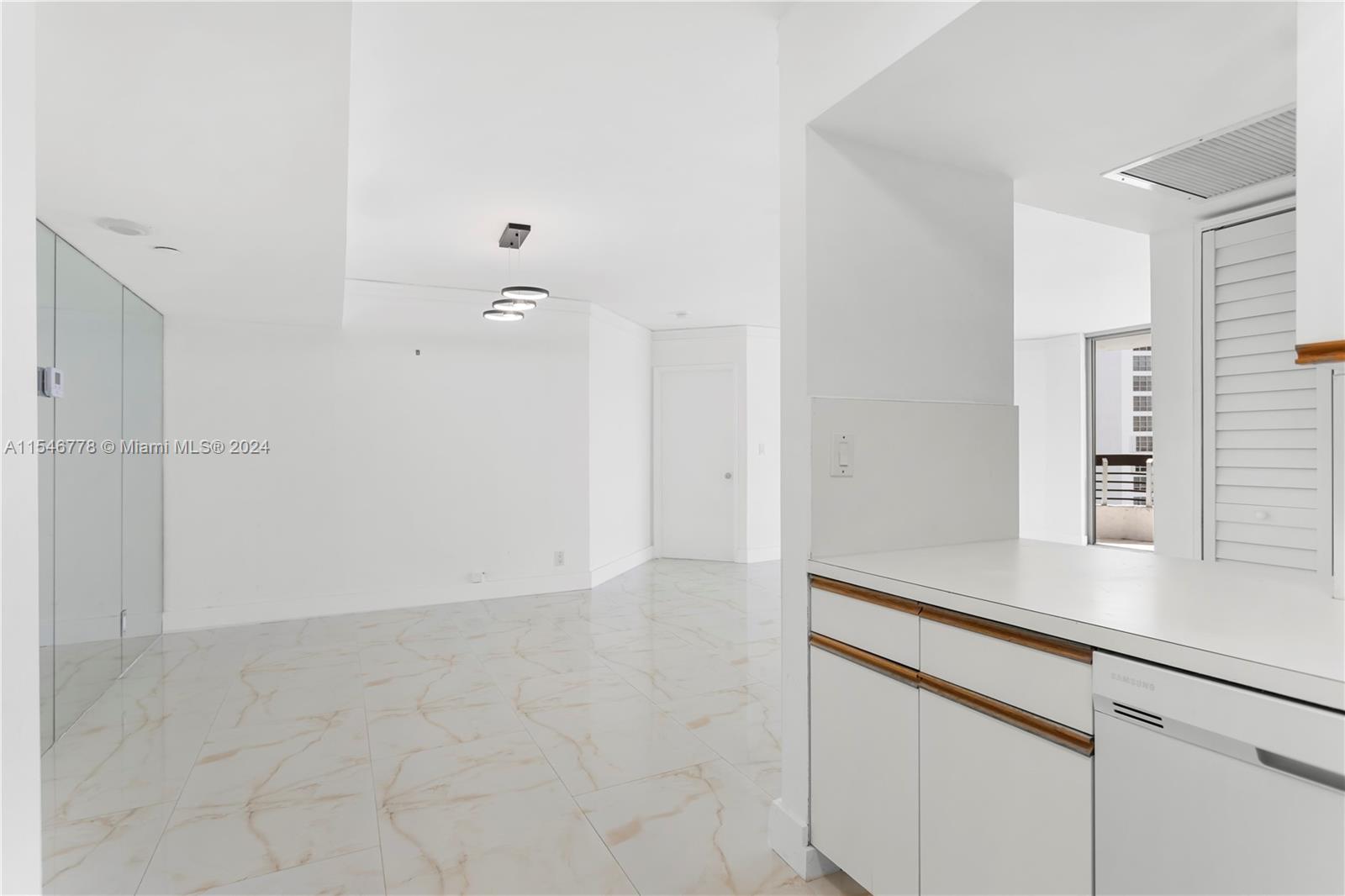 19195 NE 36th Ct 2203, Aventura, Florida 33180, 2 Bedrooms Bedrooms, ,2 BathroomsBathrooms,Residentiallease,For Rent,19195 NE 36th Ct 2203,A11546778