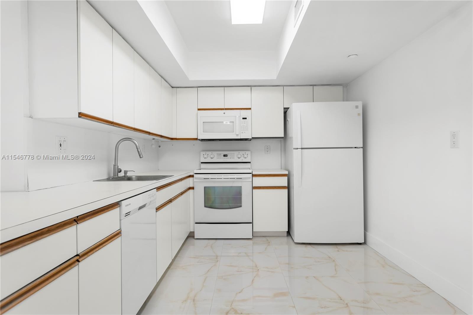 19195 NE 36th Ct 2203, Aventura, Florida 33180, 2 Bedrooms Bedrooms, ,2 BathroomsBathrooms,Residentiallease,For Rent,19195 NE 36th Ct 2203,A11546778