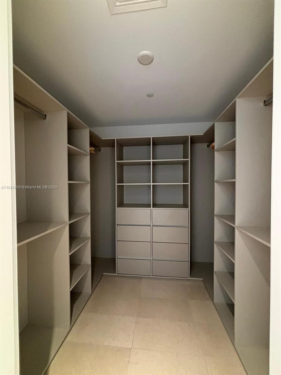 Master Walking Closet