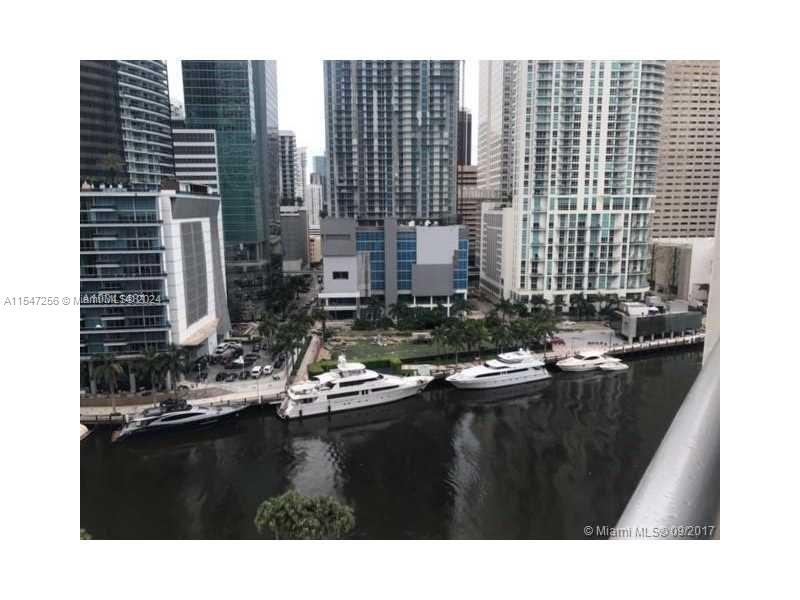 Amazing 1 bed high ceilings, nice view. Waterfront view in the heart of Brickell. Top of the line amenities, Pool lounge chairs, Cabana, Gym,Spa & Suana, and much more available onsite.