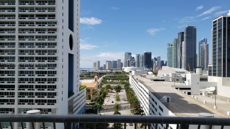 Amazing location, for Studio, nice view. Water/ City view in the heart of Brickell. Top of the line amenities, pool lounge chairs,Barbeque, Gym, Spa & suana, and much more available onsite. Washer and dryer in the unit.