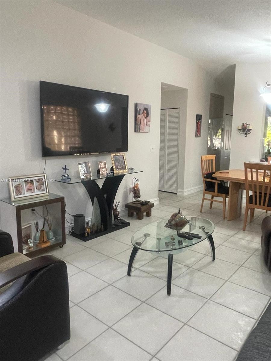 681 78th Ter, Pembroke Pines, FL, 33024 United States, 3 Bedrooms Bedrooms, ,2 BathroomsBathrooms,Residential,For Sale,78th Ter,A11545447