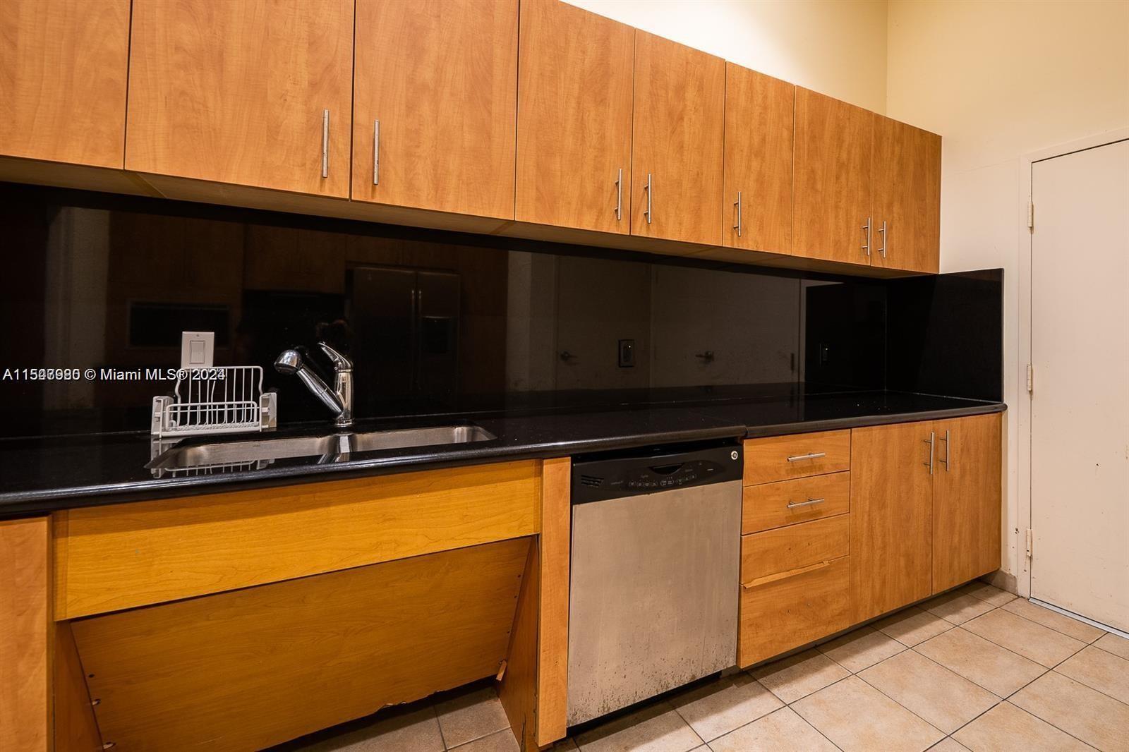 7900 Harbor Island Dr PH26, North Bay Village, Florida 33141, 2 Bedrooms Bedrooms, ,2 BathroomsBathrooms,Residentiallease,For Rent,7900 Harbor Island Dr PH26,A11547980