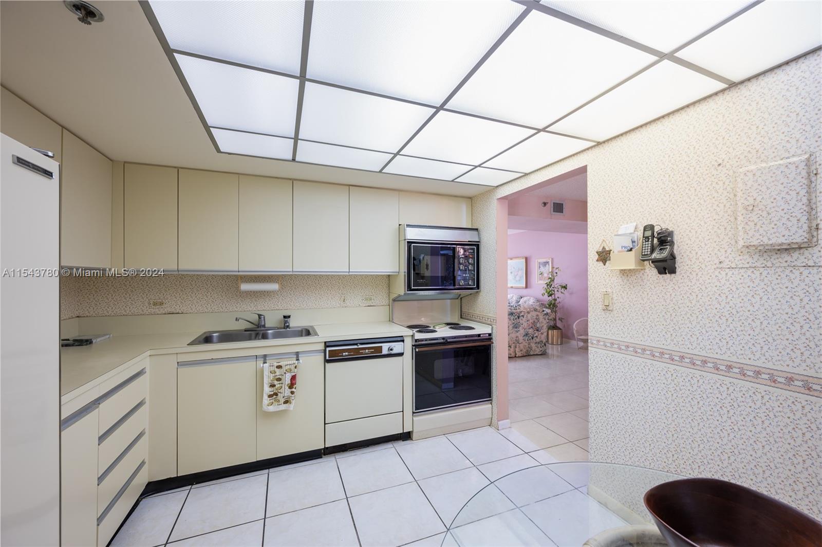 1201 S Ocean Dr 1807S, Hollywood, Florida 33019, 2 Bedrooms Bedrooms, ,2 BathroomsBathrooms,Residential,For Sale,1201 S Ocean Dr 1807S,A11543780