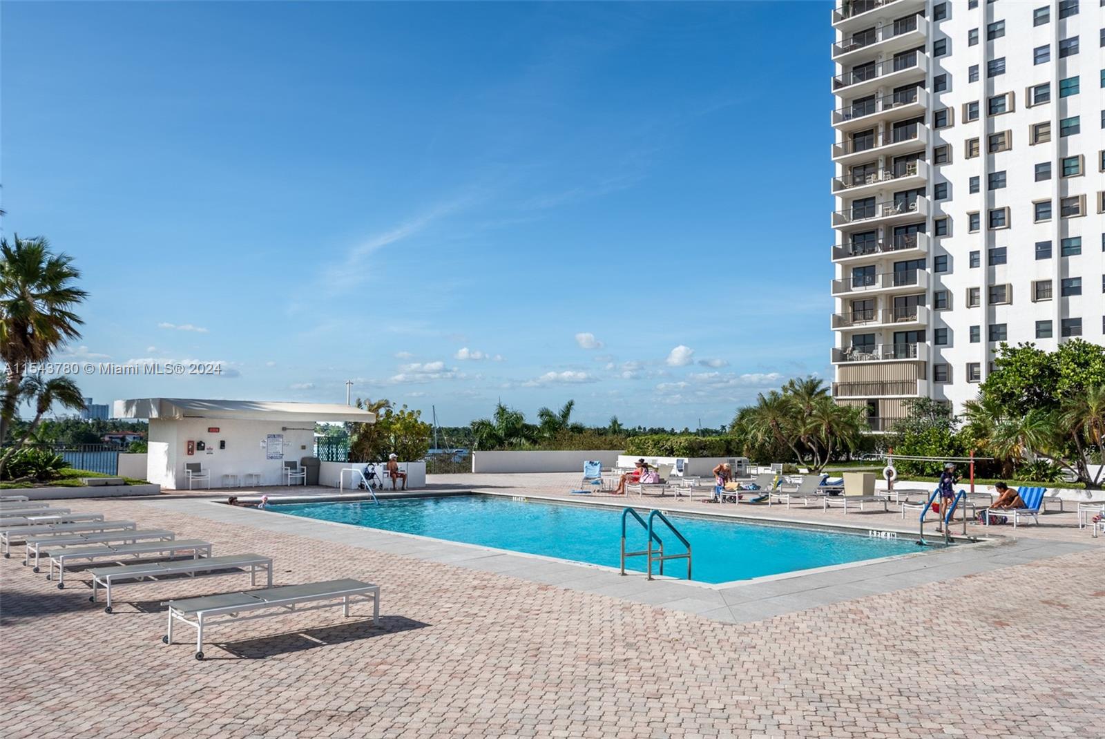 1201 S Ocean Dr 1807S, Hollywood, FL 33019, 2 Bedrooms Bedrooms, ,2 BathroomsBathrooms,Residential,For Sale,Ocean Dr,A11543780