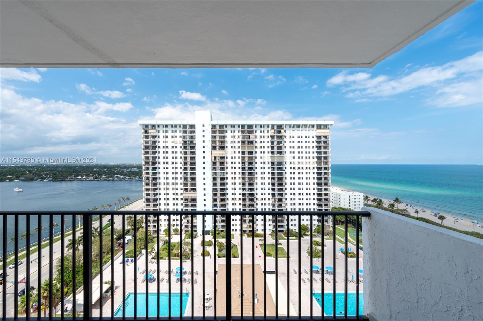 1201 S Ocean Dr 1807S, Hollywood, FL 33019, 2 Bedrooms Bedrooms, ,2 BathroomsBathrooms,Residential,For Sale,Ocean Dr,A11543780