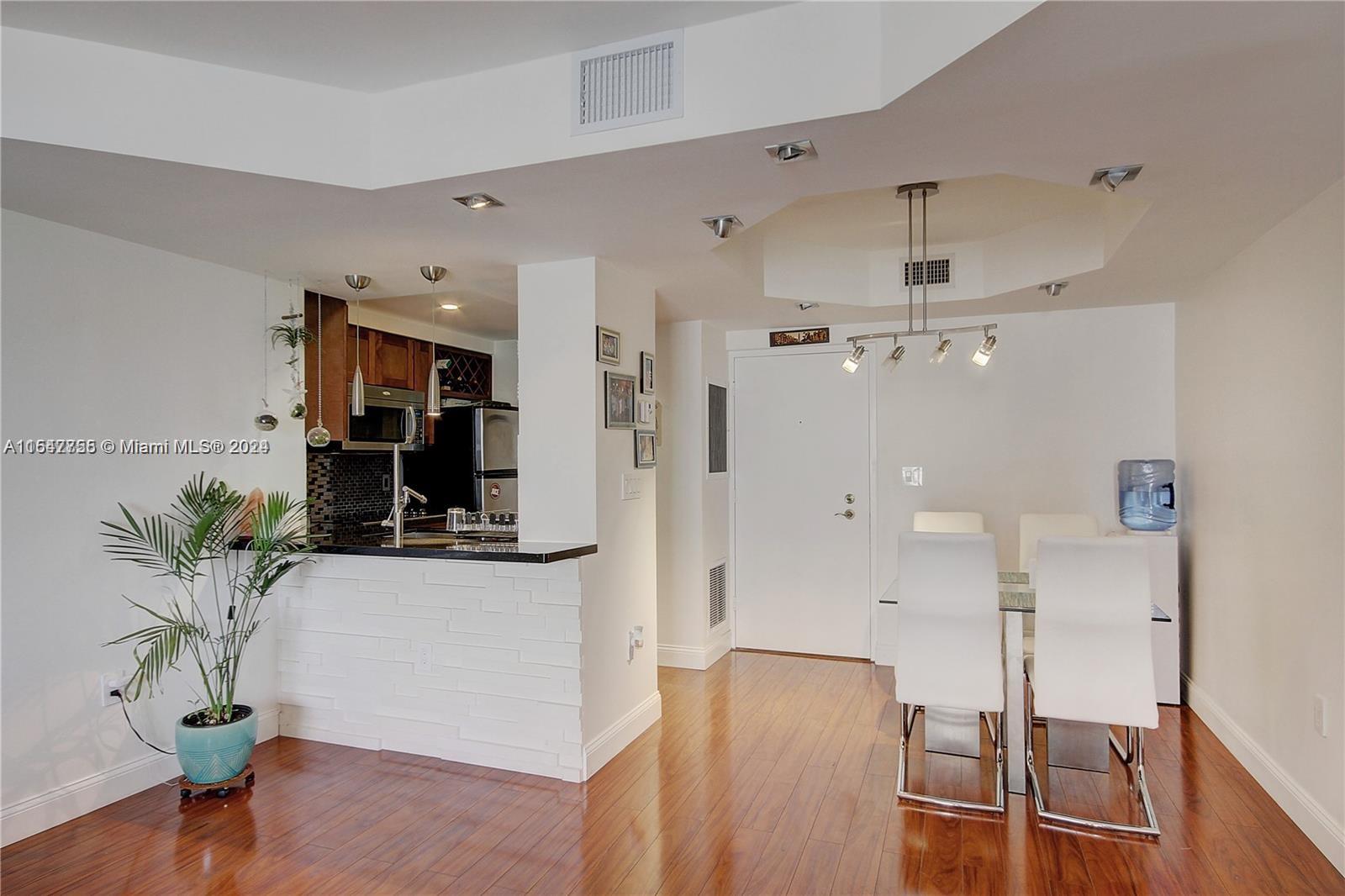 800 West Ave 409, Miami Beach, Florida 33139, ,1 BathroomBathrooms,Residentiallease,For Rent,800 West Ave 409,A11547755