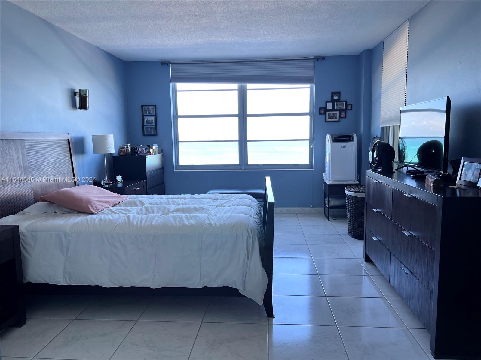 5555 Collins Ave, Miami Beach, FL, 33140 United States, 1 Bedroom Bedrooms, ,1 BathroomBathrooms,Residential,For Sale,Collins Ave,A11544646