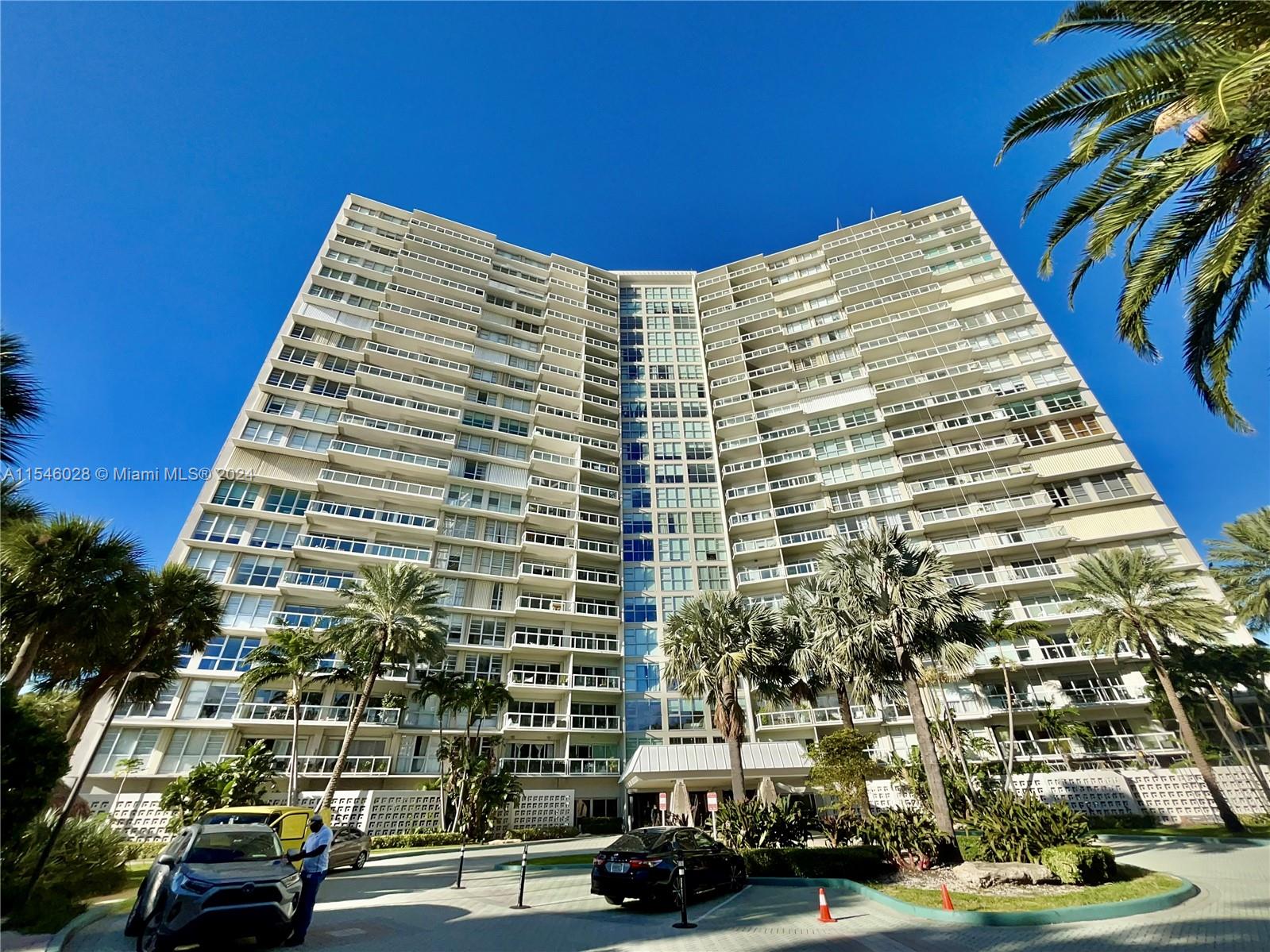 2451 Brickell Ave, Miami, FL, 33129 United States, 1 Bedroom Bedrooms, ,1 BathroomBathrooms,Residential,For Sale,Brickell Ave,A11546028