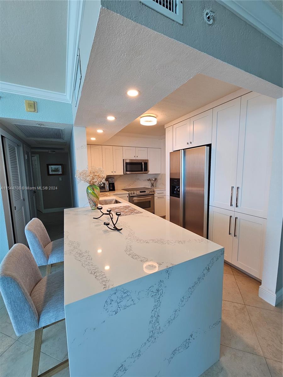 2501 S OCEAN DR 411, Hollywood, Florida 33019, 2 Bedrooms Bedrooms, ,2 BathroomsBathrooms,Residentiallease,For Rent,2501 S OCEAN DR 411,A11544708