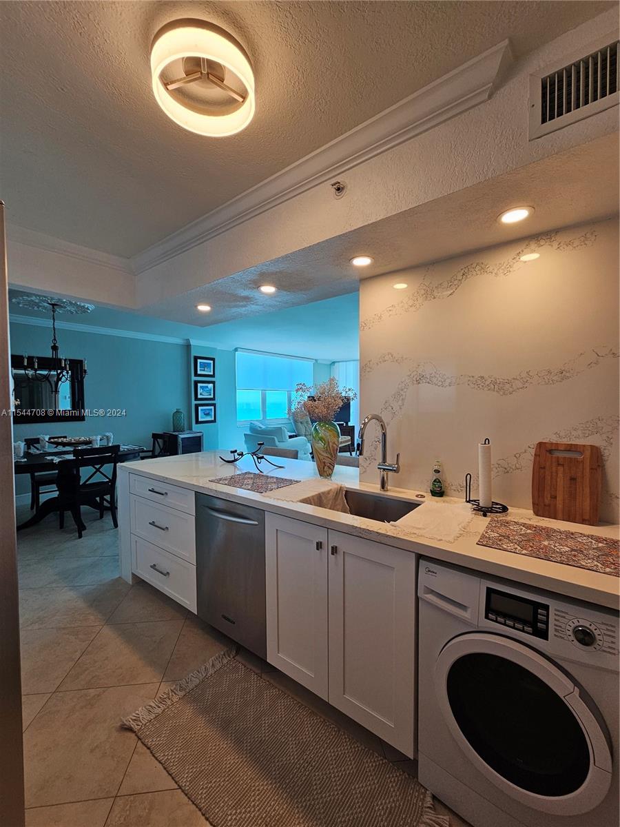 2501 S OCEAN DR 411, Hollywood, Florida 33019, 2 Bedrooms Bedrooms, ,2 BathroomsBathrooms,Residentiallease,For Rent,2501 S OCEAN DR 411,A11544708