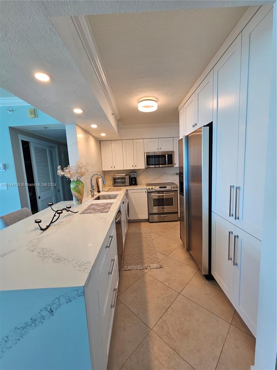 2501 S OCEAN DR 411, Hollywood, Florida 33019, 2 Bedrooms Bedrooms, ,2 BathroomsBathrooms,Residentiallease,For Rent,2501 S OCEAN DR 411,A11544708