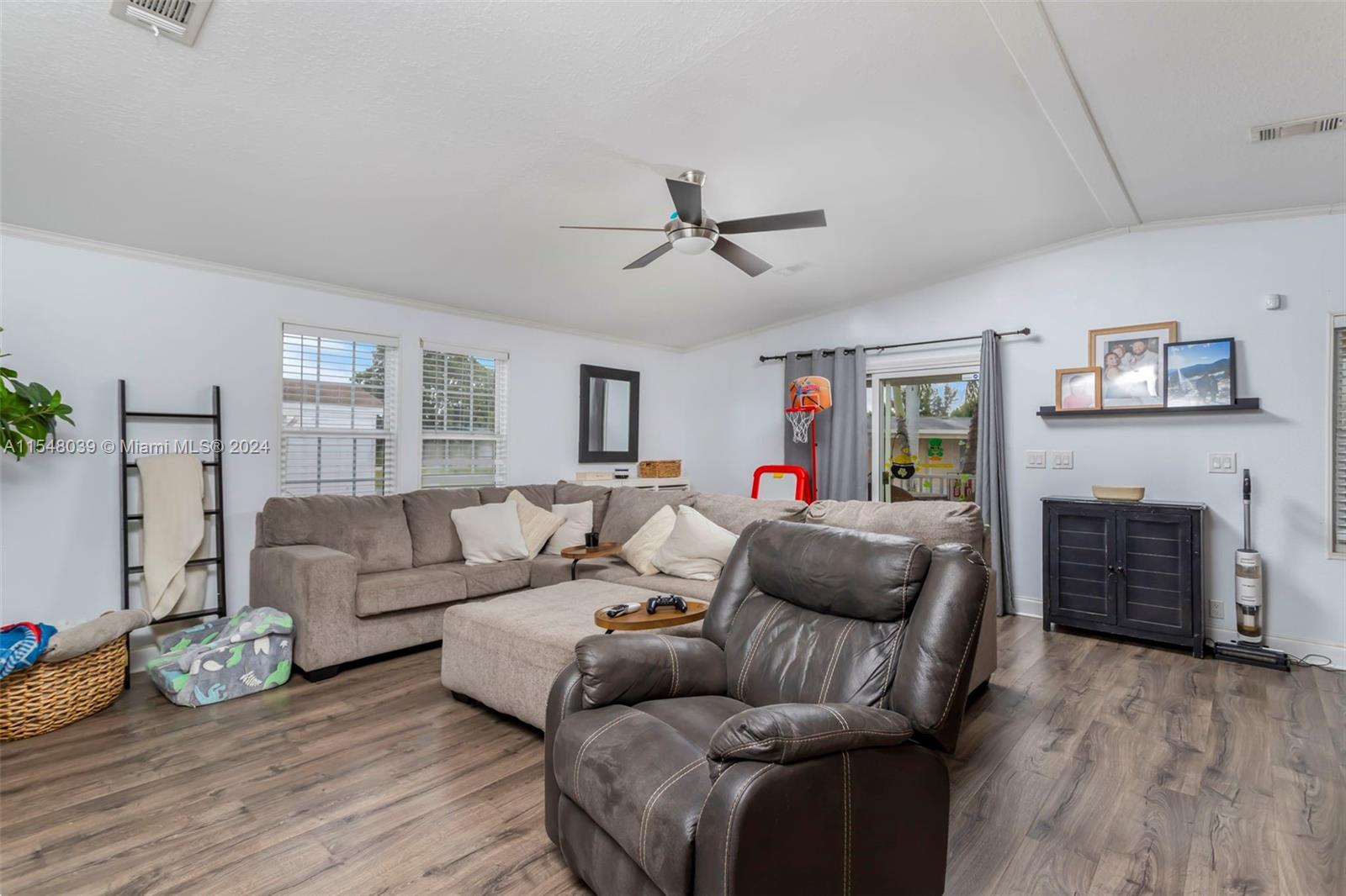 Homestead, Florida 33034, 3 Bedrooms Bedrooms, ,2 BathroomsBathrooms,Residential,For Sale,A11548039