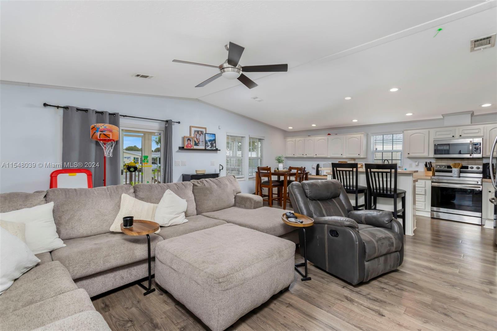 Homestead, Florida 33034, 3 Bedrooms Bedrooms, ,2 BathroomsBathrooms,Residential,For Sale,A11548039