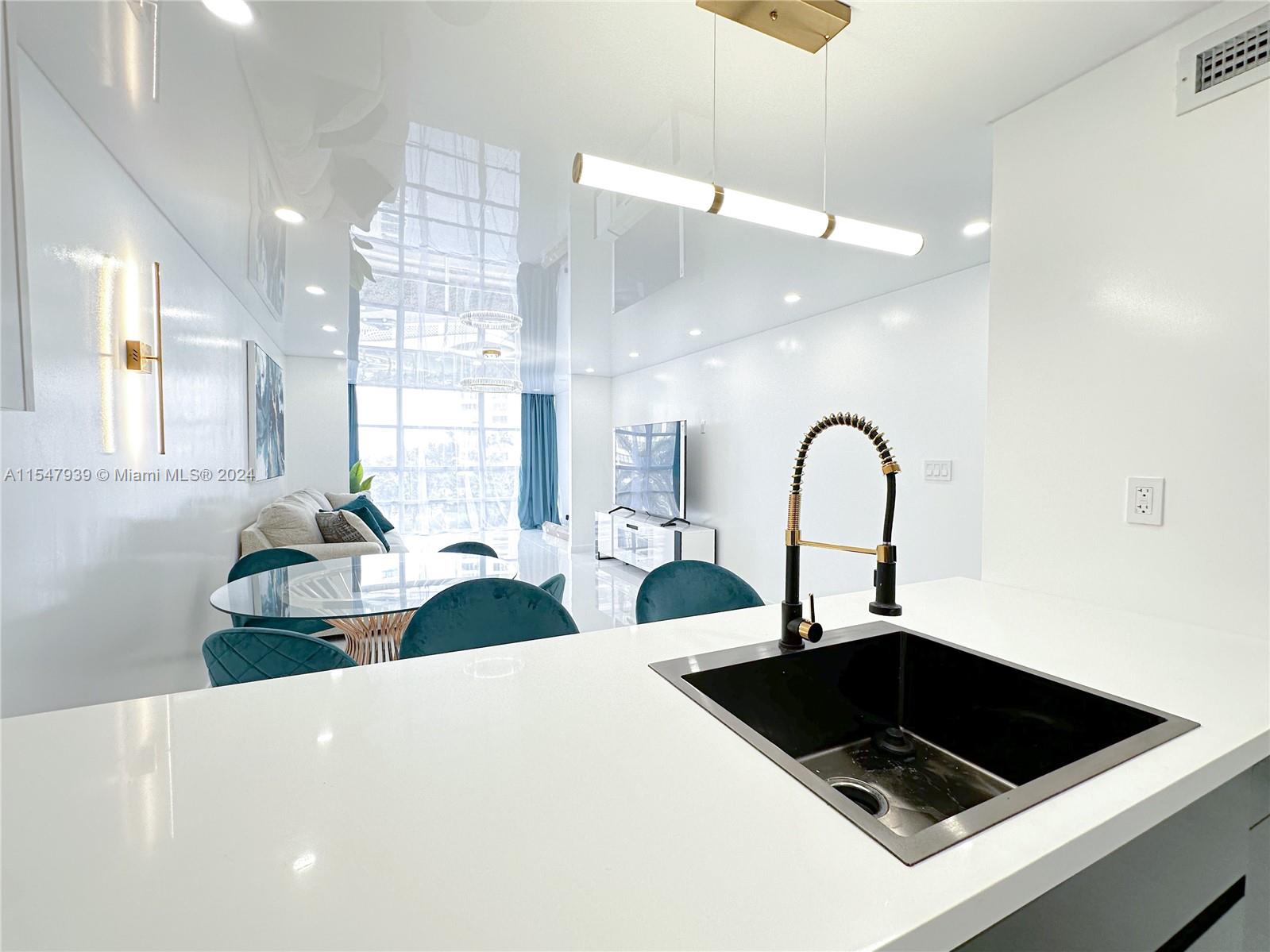 501 Three Islands Blvd 515, Hallandale Beach, Florida 33009, 1 Bedroom Bedrooms, ,1 BathroomBathrooms,Residential,For Sale,501 Three Islands Blvd 515,A11547939