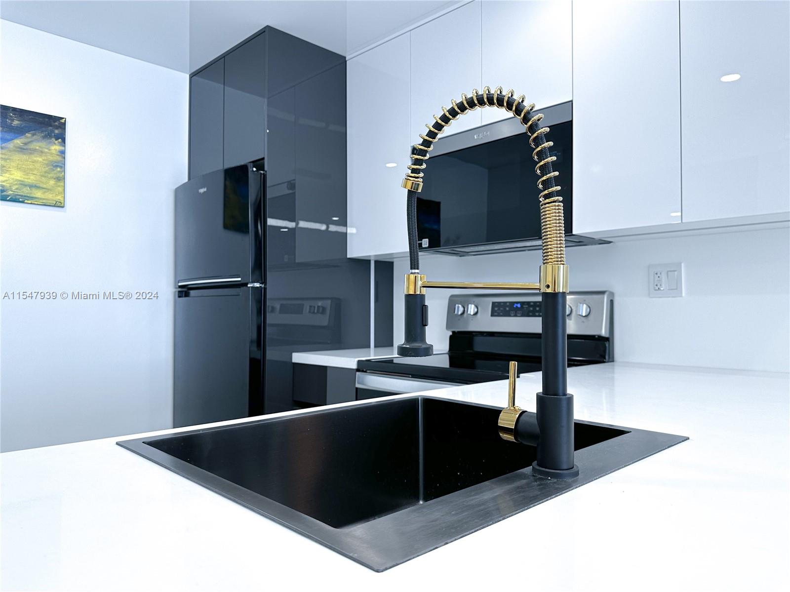 501 Three Islands Blvd 515, Hallandale Beach, Florida 33009, 1 Bedroom Bedrooms, ,1 BathroomBathrooms,Residential,For Sale,501 Three Islands Blvd 515,A11547939