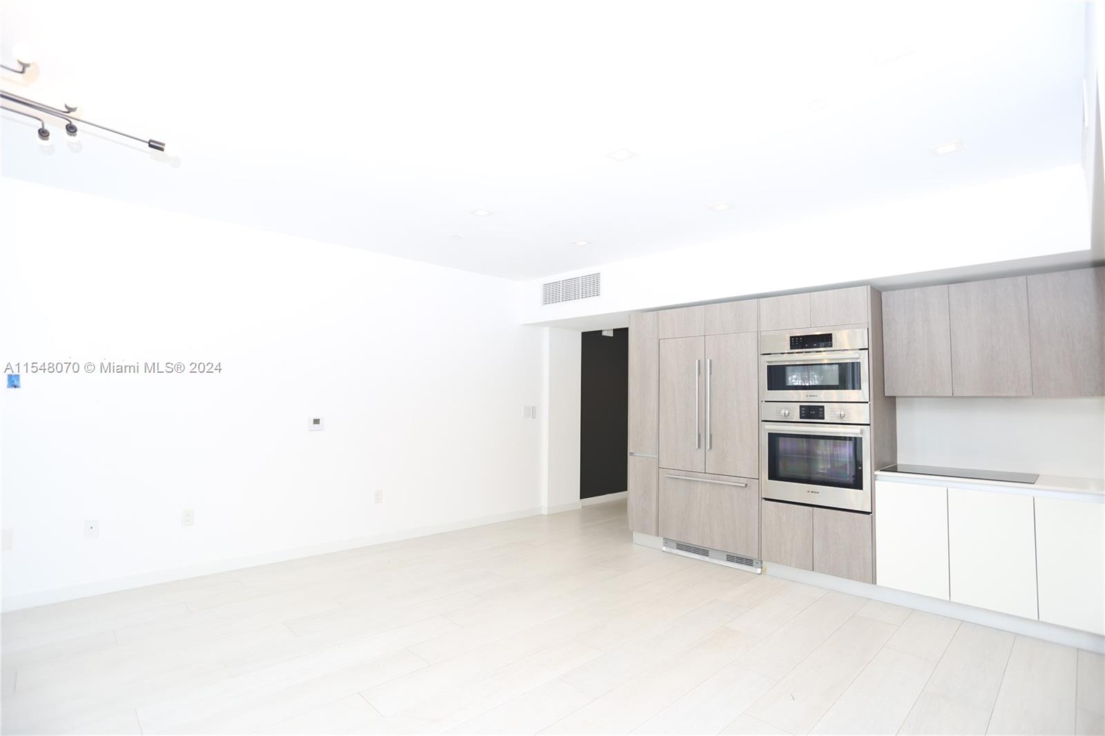 455 NE 39th St 113, Miami, Florida 33137, 1 Bedroom Bedrooms, ,1 BathroomBathrooms,Residentiallease,For Rent,455 NE 39th St 113,A11548070