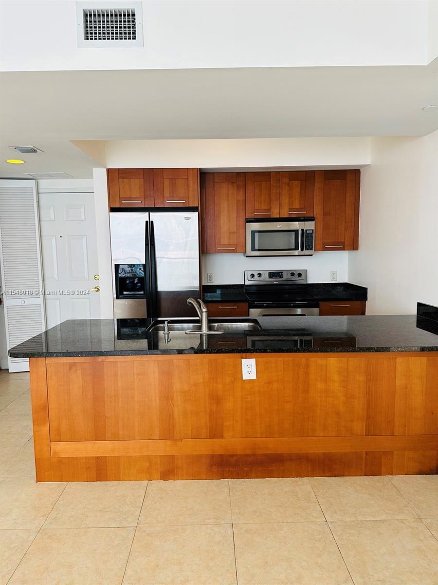 4100 Salzedo St 605, Coral Gables, Florida 33146, 2 Bedrooms Bedrooms, ,2 BathroomsBathrooms,Residentiallease,For Rent,4100 Salzedo St 605,A11548018