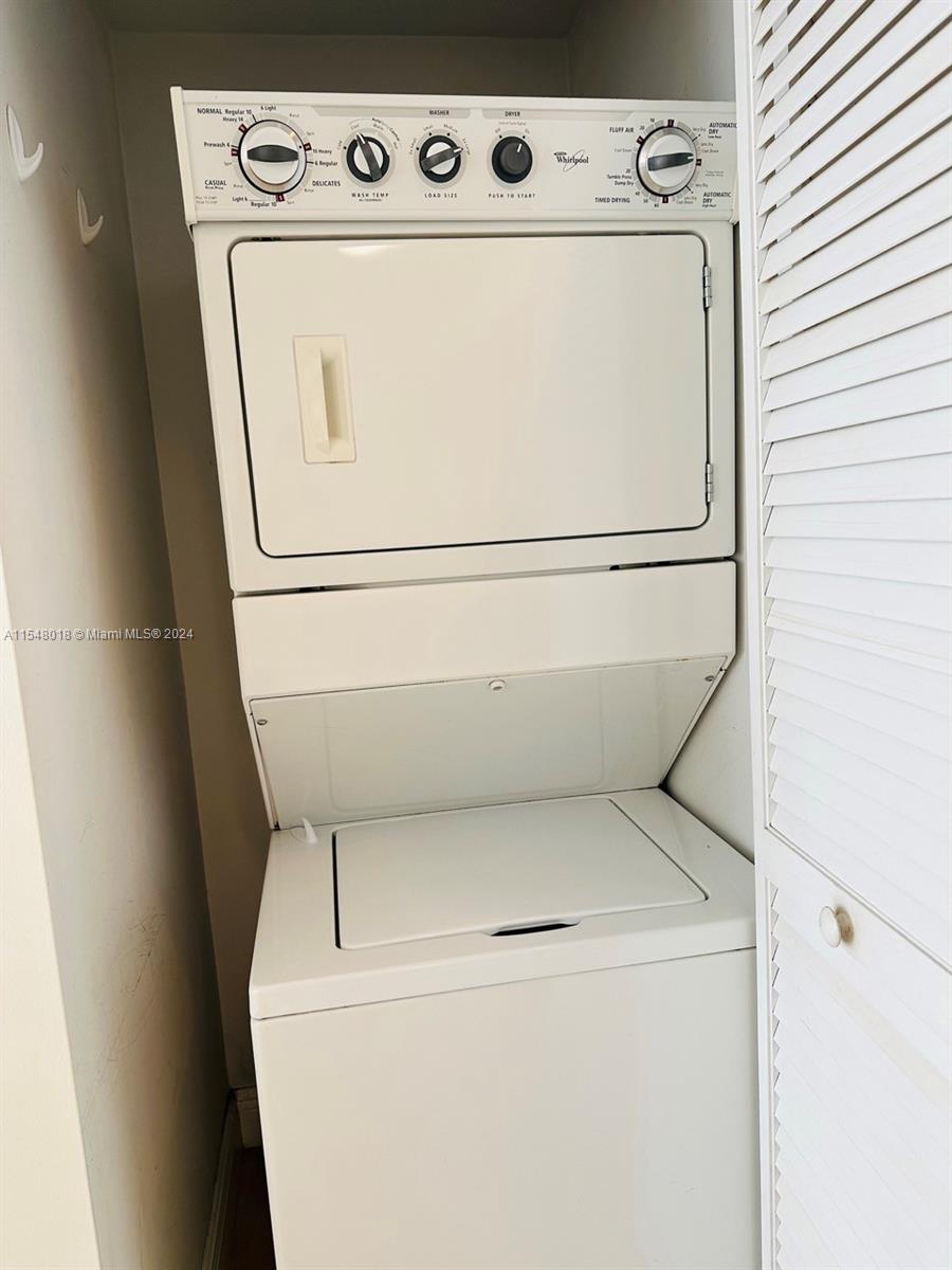 4100 Salzedo St 605, Coral Gables, Florida 33146, 2 Bedrooms Bedrooms, ,2 BathroomsBathrooms,Residentiallease,For Rent,4100 Salzedo St 605,A11548018