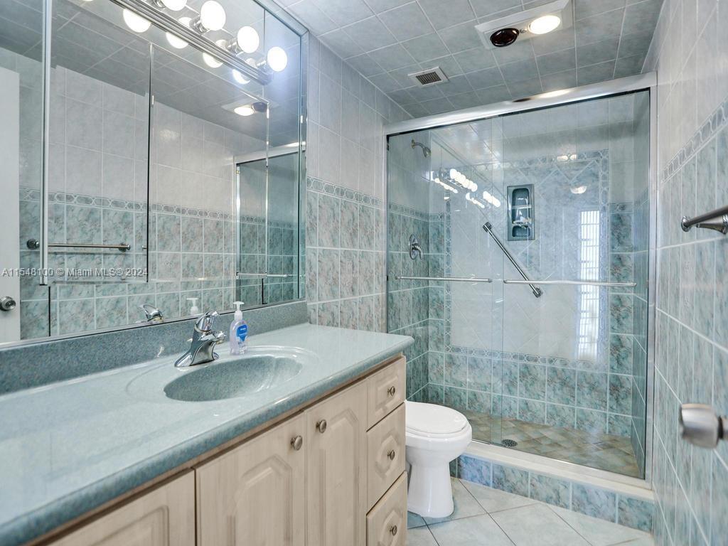 1985 S Ocean Dr 17G, Hallandale Beach, Florida 33009, 2 Bedrooms Bedrooms, ,2 BathroomsBathrooms,Residential,For Sale,1985 S Ocean Dr 17G,A11548100