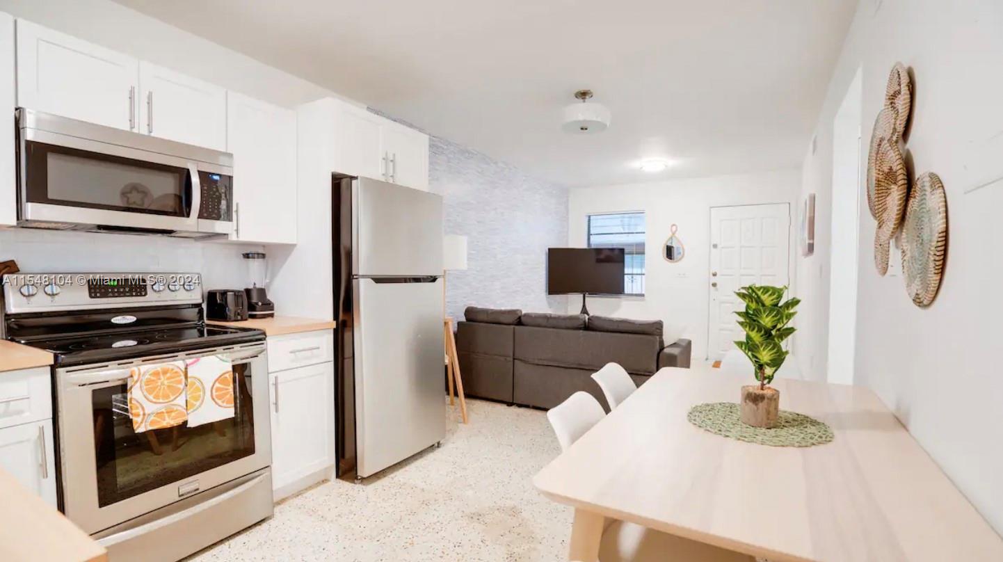 1645 SW 7th St 2, Miami, Florida 33135, 2 Bedrooms Bedrooms, ,1 BathroomBathrooms,Residentiallease,For Rent,1645 SW 7th St 2,A11548104